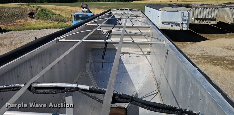 image for item DR8683 1996 Wilson DWH-400 grain trailer