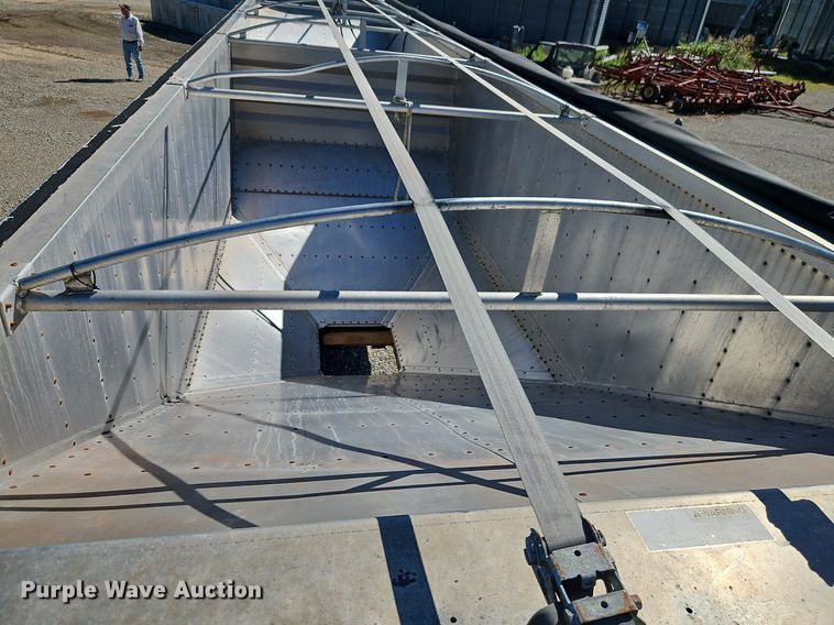 image for item DR8683 1996 Wilson DWH-400 grain trailer