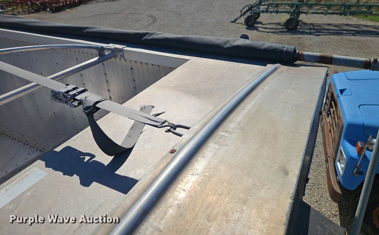 image for item DR8683 1996 Wilson DWH-400 grain trailer