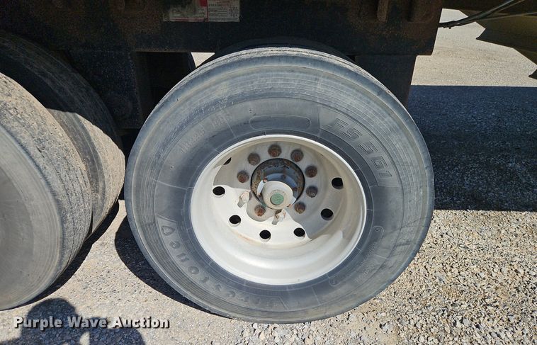 image for item DR8683 1996 Wilson DWH-400 grain trailer