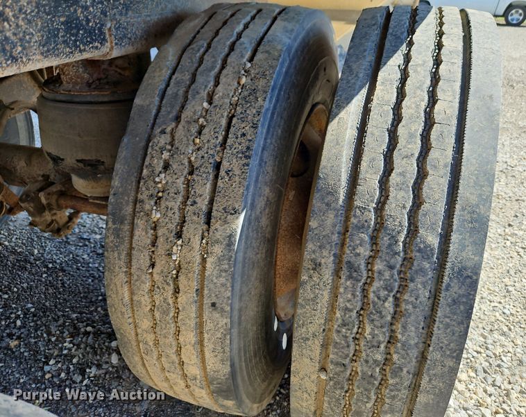 image for item DR8683 1996 Wilson DWH-400 grain trailer