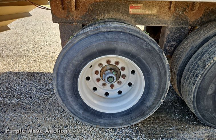image for item DR8683 1996 Wilson DWH-400 grain trailer
