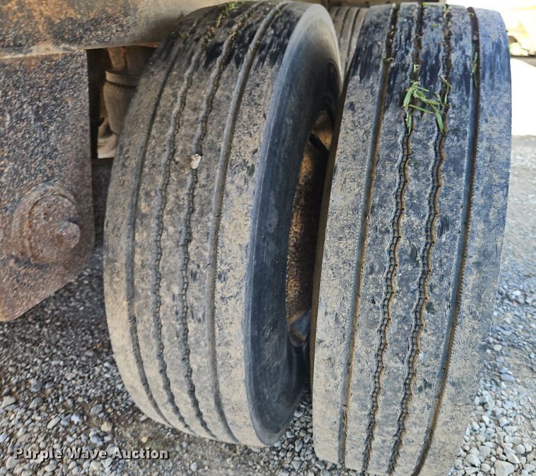 image for item DR8683 1996 Wilson DWH-400 grain trailer