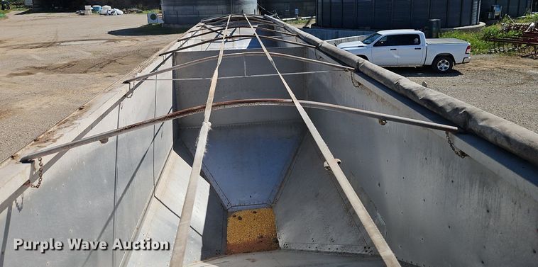 image for item DR8684 1999 Timpte Super Hopper grain trailer