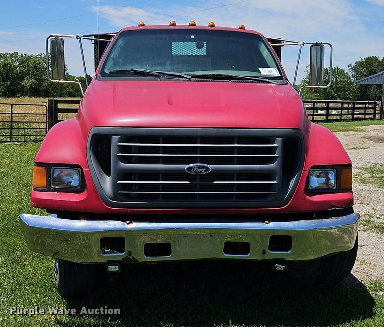 image for item DR8690 2000 Ford F650 Super Duty XLT flatbed truck