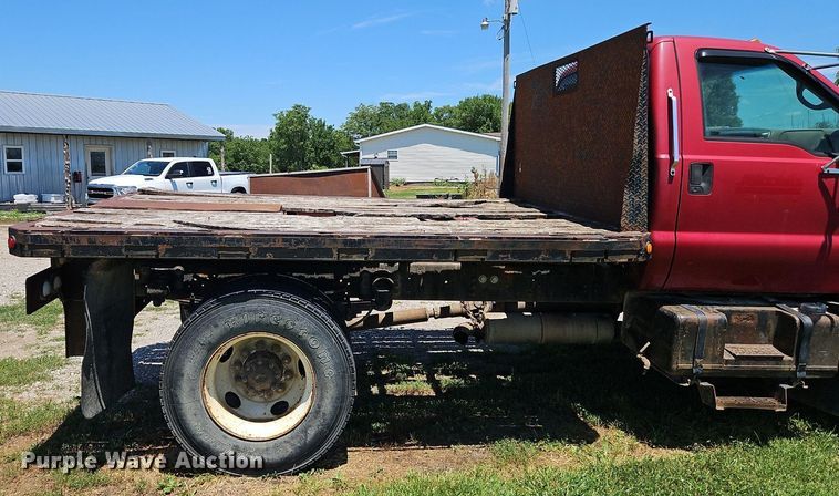 image for item DR8690 2000 Ford F650 Super Duty XLT flatbed truck