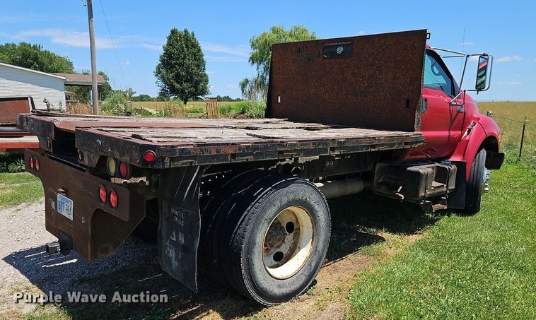 image for item DR8690 2000 Ford F650 Super Duty XLT flatbed truck