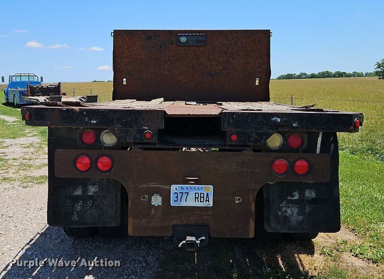 image for item DR8690 2000 Ford F650 Super Duty XLT flatbed truck