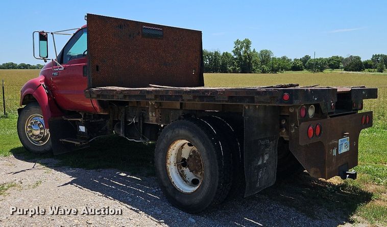 image for item DR8690 2000 Ford F650 Super Duty XLT flatbed truck
