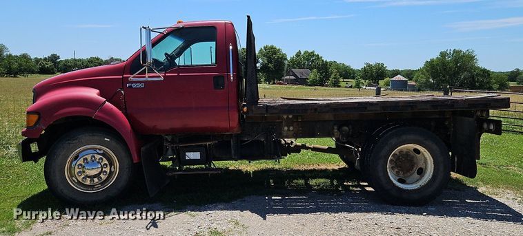 image for item DR8690 2000 Ford F650 Super Duty XLT flatbed truck