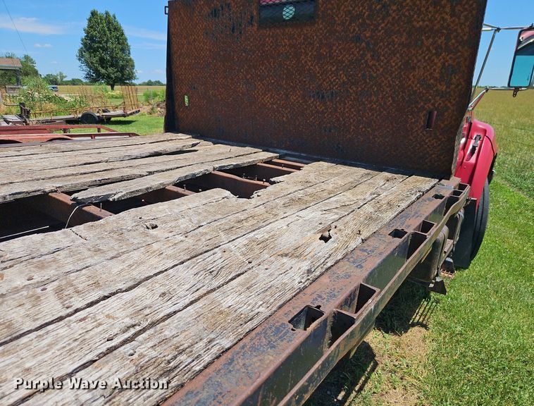 image for item DR8690 2000 Ford F650 Super Duty XLT flatbed truck
