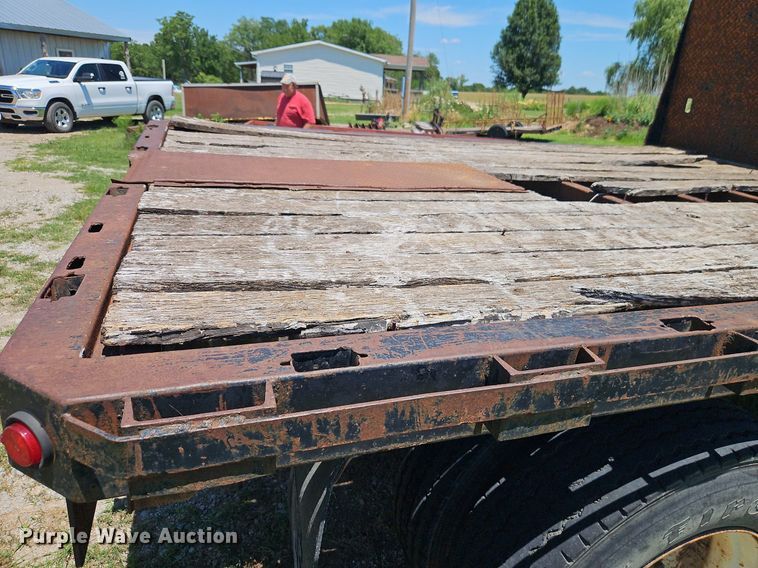 image for item DR8690 2000 Ford F650 Super Duty XLT flatbed truck