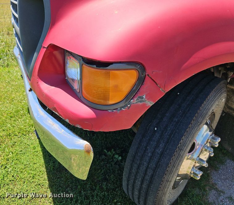 image for item DR8690 2000 Ford F650 Super Duty XLT flatbed truck