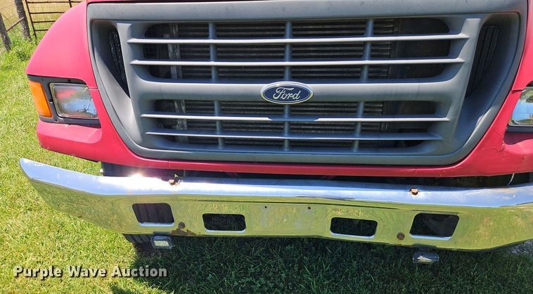 image for item DR8690 2000 Ford F650 Super Duty XLT flatbed truck