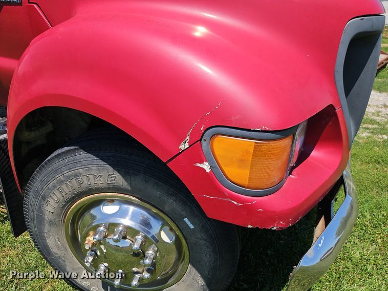 image for item DR8690 2000 Ford F650 Super Duty XLT flatbed truck