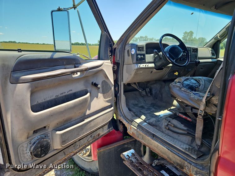 image for item DR8690 2000 Ford F650 Super Duty XLT flatbed truck