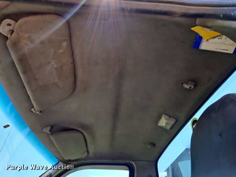 image for item DR8690 2000 Ford F650 Super Duty XLT flatbed truck