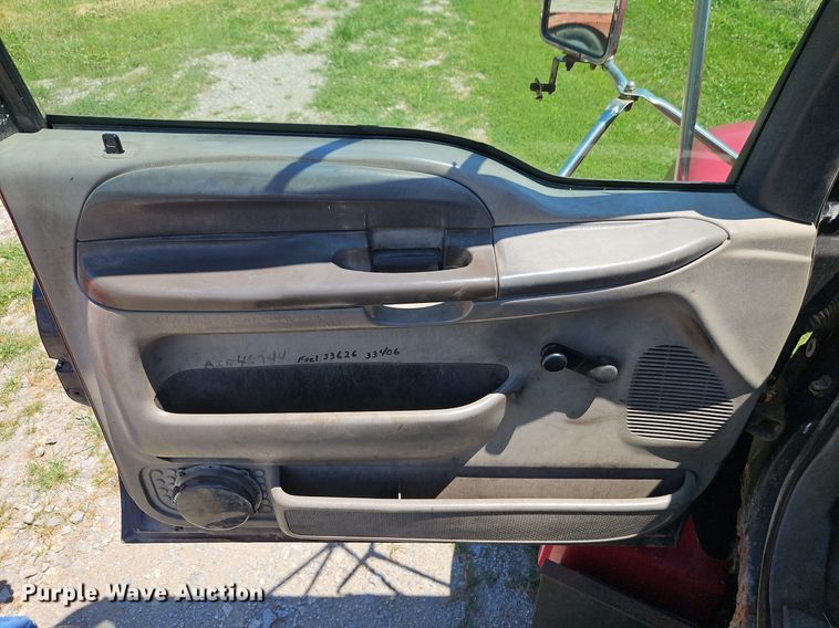 image for item DR8690 2000 Ford F650 Super Duty XLT flatbed truck