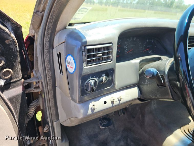 image for item DR8690 2000 Ford F650 Super Duty XLT flatbed truck