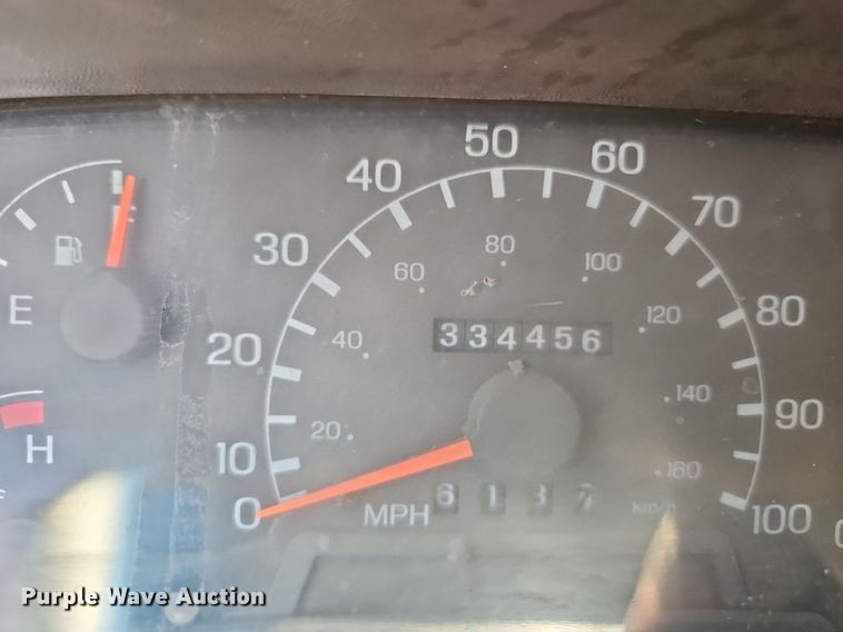 image for item DR8690 2000 Ford F650 Super Duty XLT flatbed truck