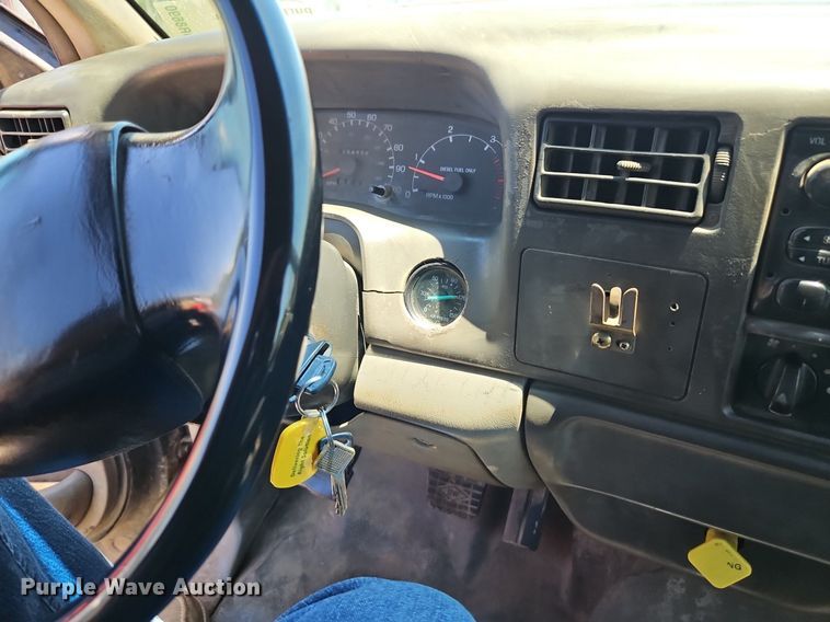 image for item DR8690 2000 Ford F650 Super Duty XLT flatbed truck