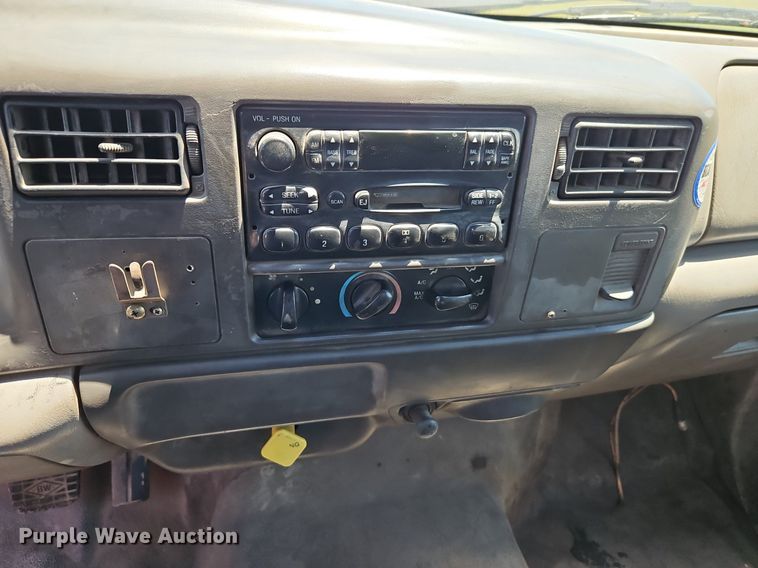 image for item DR8690 2000 Ford F650 Super Duty XLT flatbed truck