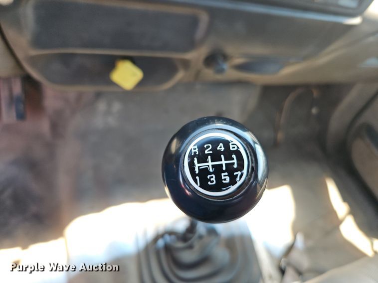 image for item DR8690 2000 Ford F650 Super Duty XLT flatbed truck