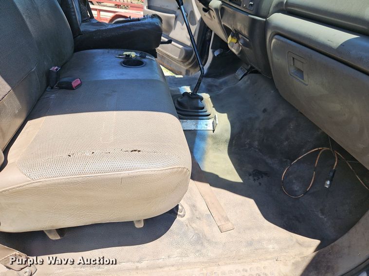 image for item DR8690 2000 Ford F650 Super Duty XLT flatbed truck