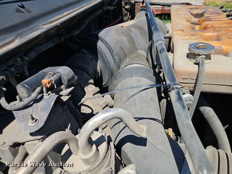 image for item DR8690 2000 Ford F650 Super Duty XLT flatbed truck