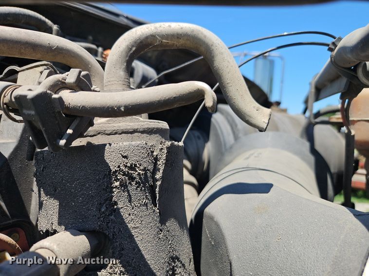 image for item DR8690 2000 Ford F650 Super Duty XLT flatbed truck