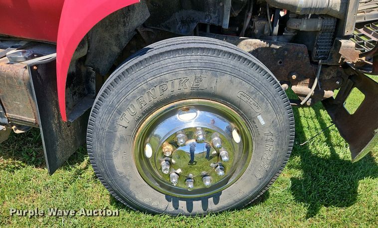 image for item DR8690 2000 Ford F650 Super Duty XLT flatbed truck