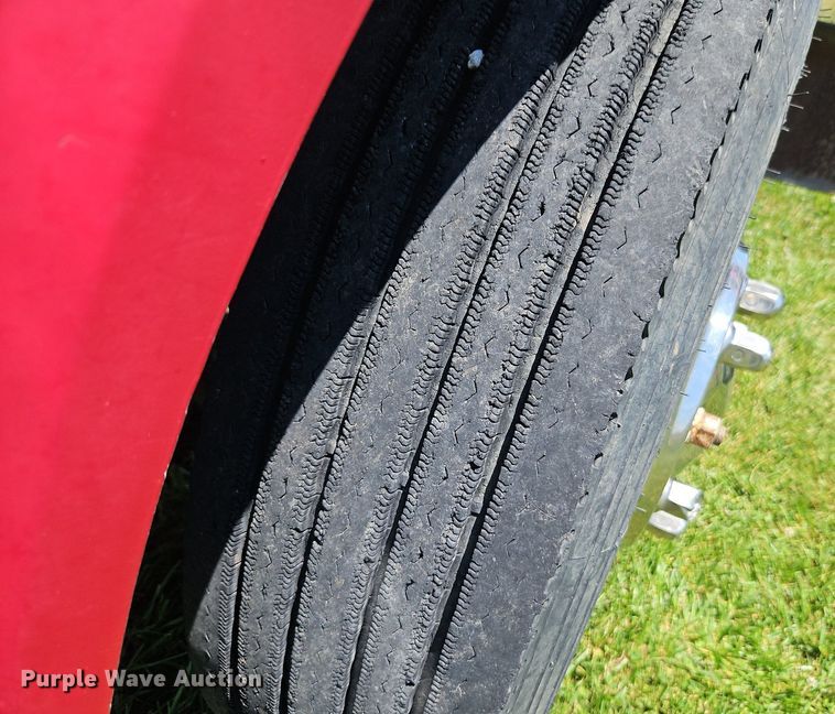 image for item DR8690 2000 Ford F650 Super Duty XLT flatbed truck