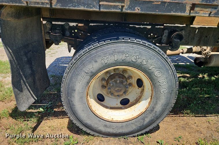 image for item DR8690 2000 Ford F650 Super Duty XLT flatbed truck