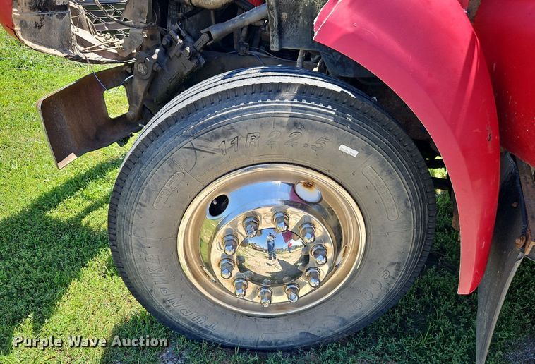 image for item DR8690 2000 Ford F650 Super Duty XLT flatbed truck