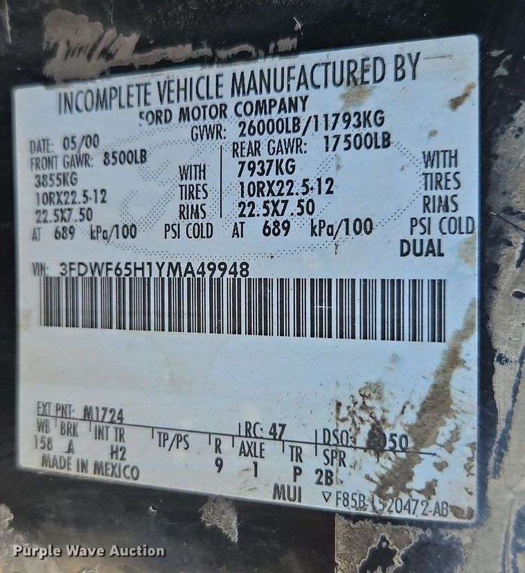 image for item DR8690 2000 Ford F650 Super Duty XLT flatbed truck