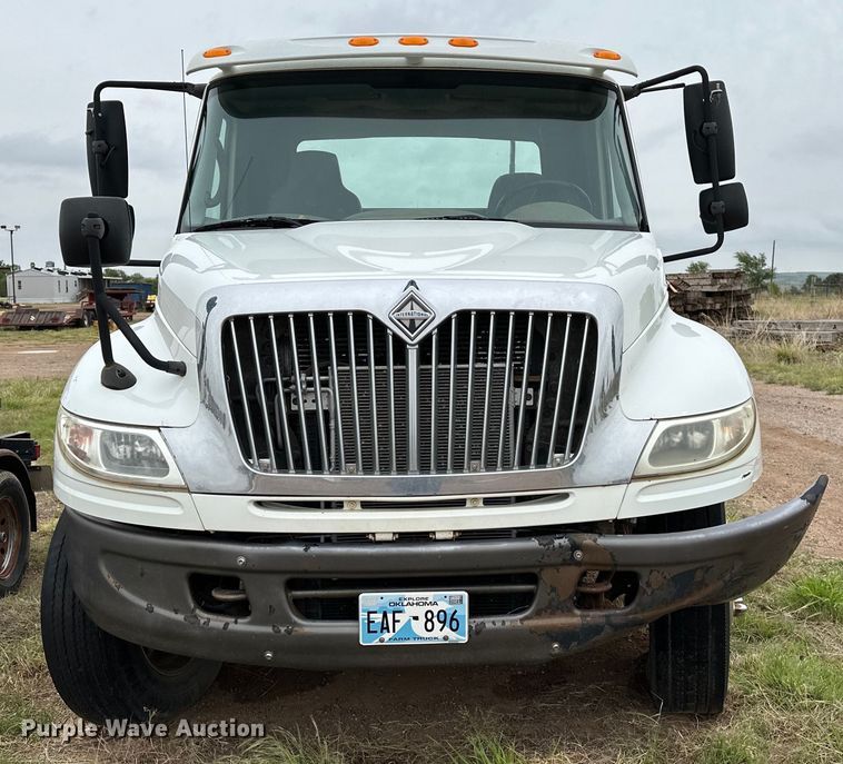 image for item DS6771 2007 International 4400 semi truck