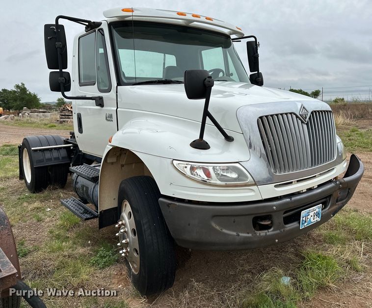 image for item DS6771 2007 International 4400 semi truck