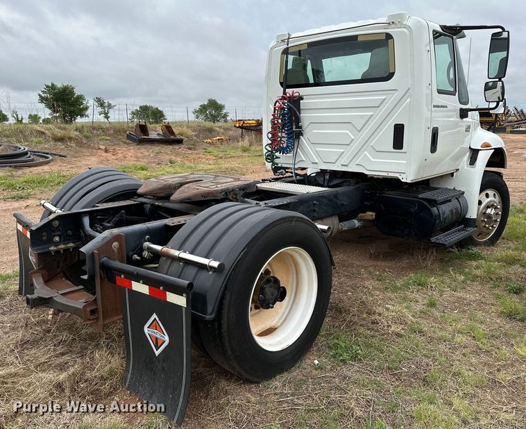 image for item DS6771 2007 International 4400 semi truck
