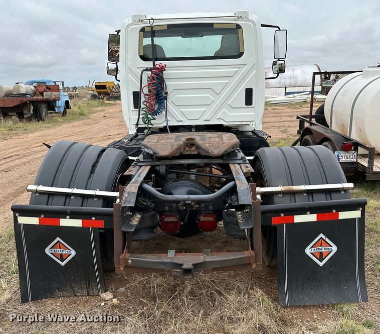 image for item DS6771 2007 International 4400 semi truck