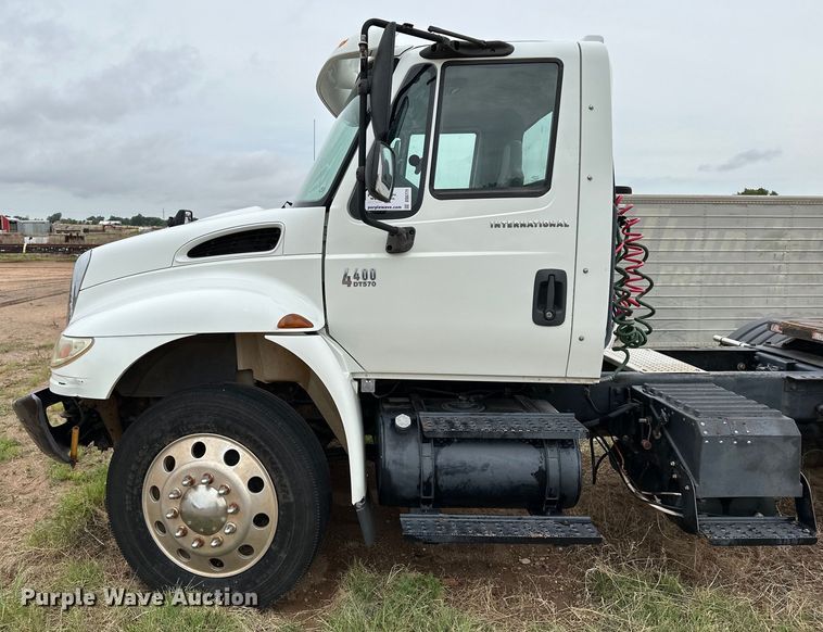image for item DS6771 2007 International 4400 semi truck