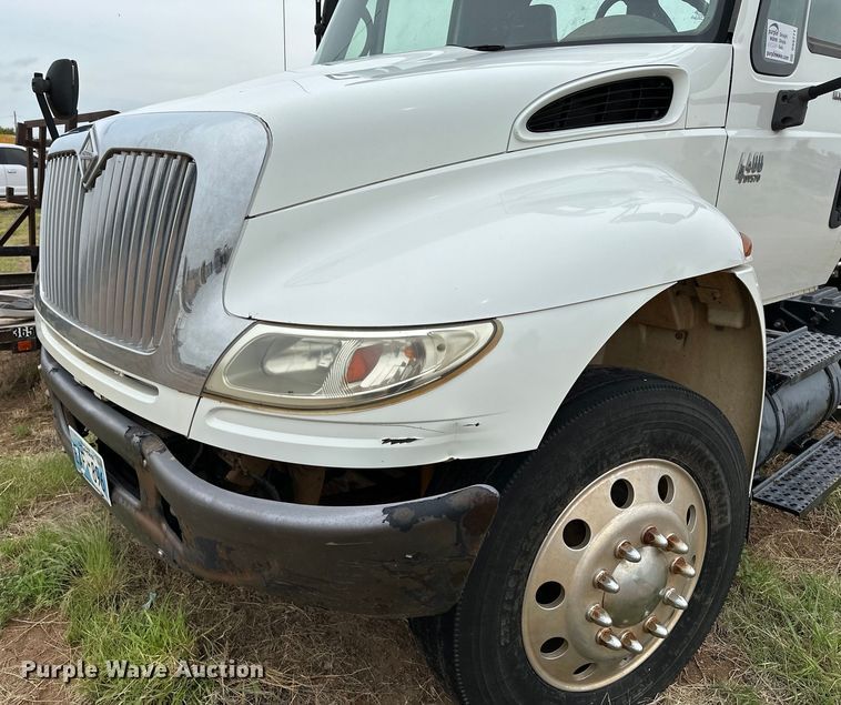 image for item DS6771 2007 International 4400 semi truck