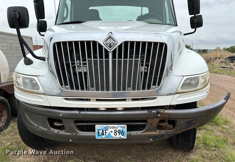 image for item DS6771 2007 International 4400 semi truck