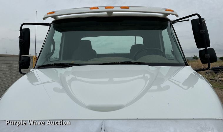 image for item DS6771 2007 International 4400 semi truck