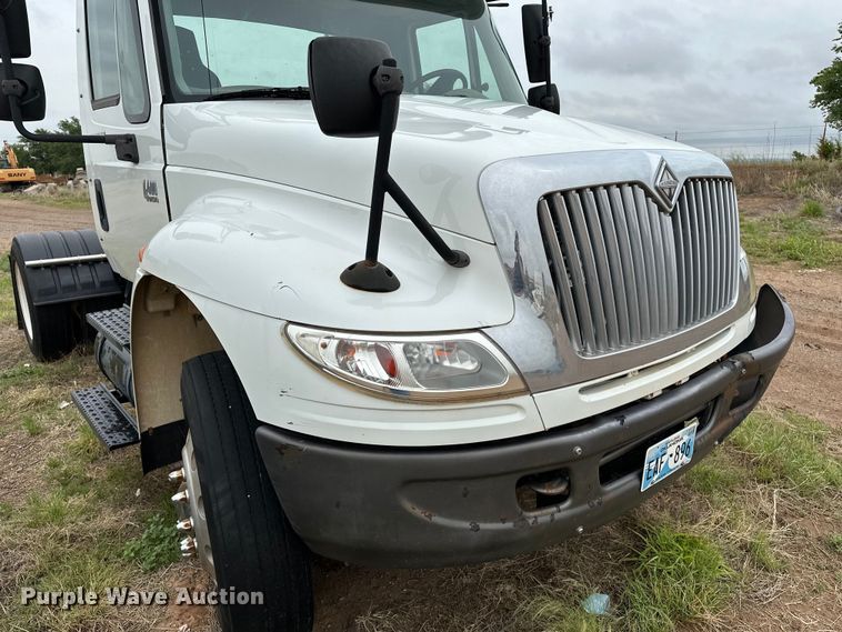 image for item DS6771 2007 International 4400 semi truck