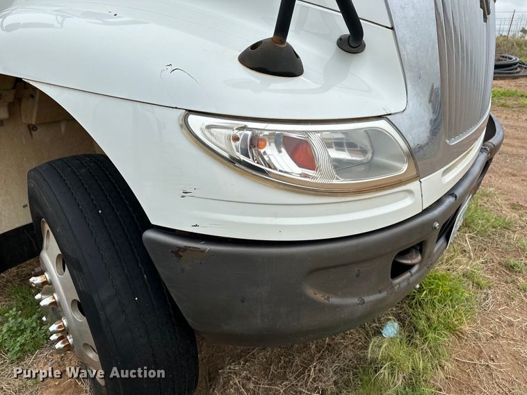 image for item DS6771 2007 International 4400 semi truck