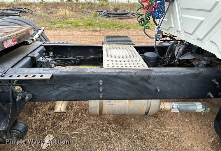 image for item DS6771 2007 International 4400 semi truck