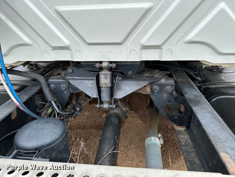 image for item DS6771 2007 International 4400 semi truck