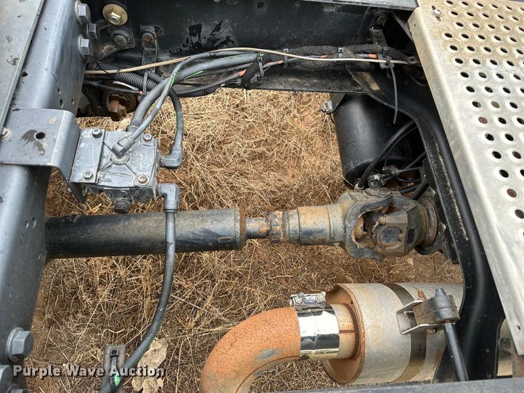 image for item DS6771 2007 International 4400 semi truck