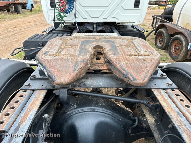 image for item DS6771 2007 International 4400 semi truck