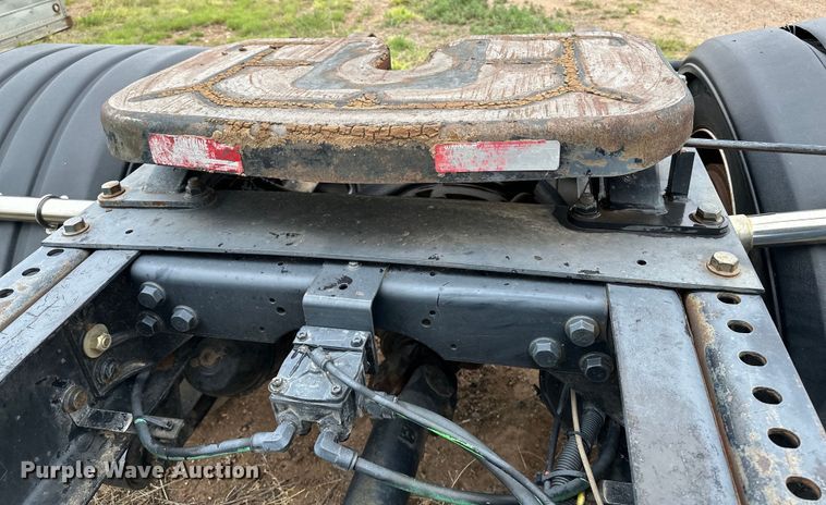 image for item DS6771 2007 International 4400 semi truck